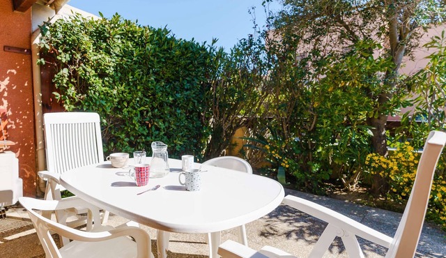 LS27 : GRUISSAN : 2-room Villa with pool in the residence