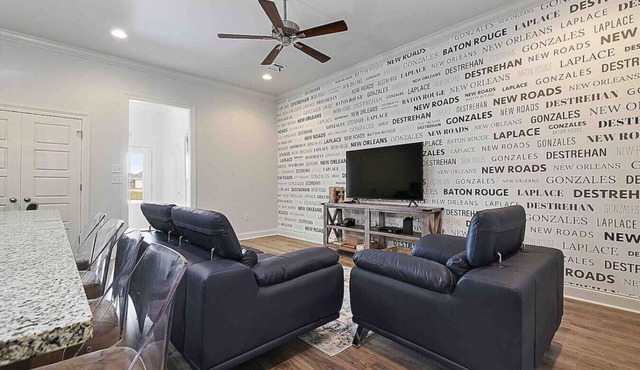 LSU 2 BR | Pet Friendly|Pool| Fitness| Sleep 4