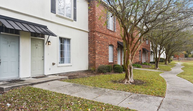 LSU Designer Suite|2 Bedroom|Gated|Pool|Hot Tub