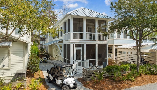 LSV! Quick access to Community Pool! Open Porch Space!