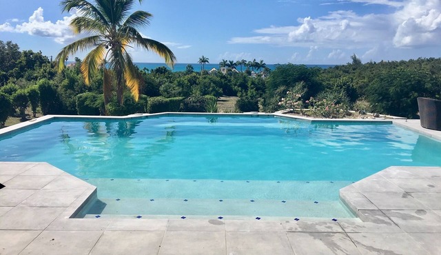 LUXURY 4 BEDROOM VILLA - JARDIN CREOLE TERRES BASSE - JUST TWO MINUTES TO BEACH