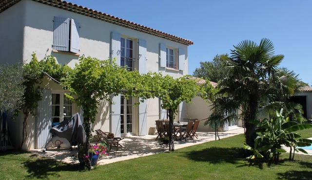 Lubéron, 15 min D'aix, Magnifique Villa au Calme Jardin 1500 M², Piscine 12 X 6