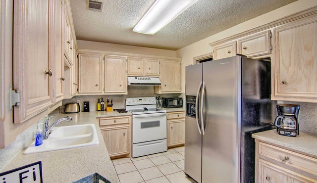 Lubbock Home w/Deck & Yard - 8 Miles to Ttu!