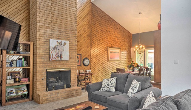 Lubbock Townhome w/Grill Near TTU & Downtown!