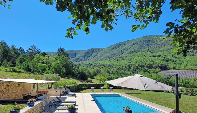Luberon, Property in Provence of 4 hectares, Total peace, Swimming pool 14 metrs