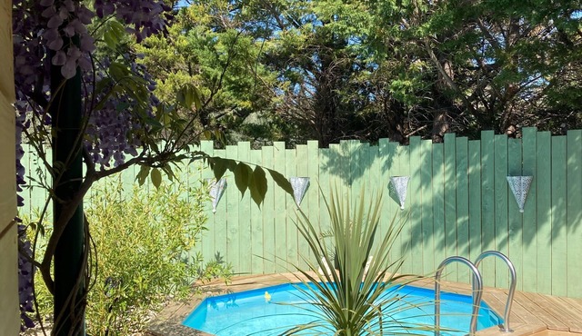 LUBERON: A secluded cocoon to recharge your batteries. Private garden and pool