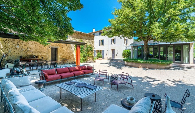 Luberon – An exceptional property enjoying a view - Sleeps 12