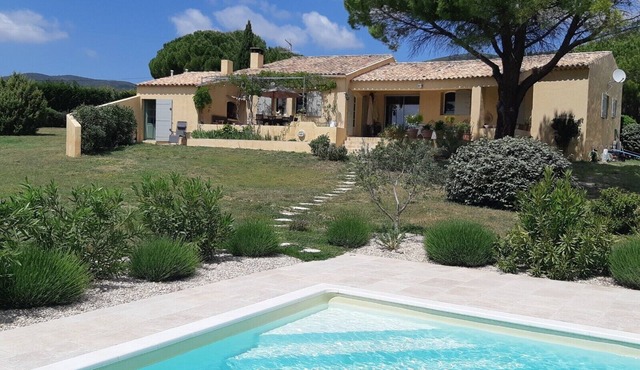 Luberon Beautiful air-conditioned villa with exceptional panorama Swimming pool Large garden