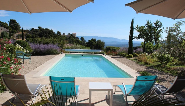 Luberon, Charm, Great Conveniences, Great view over the castle and the valley.