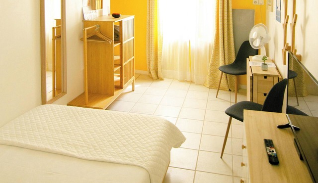 Luberon - Elegant Private/Privé Studio with aircon/clim - free wifi