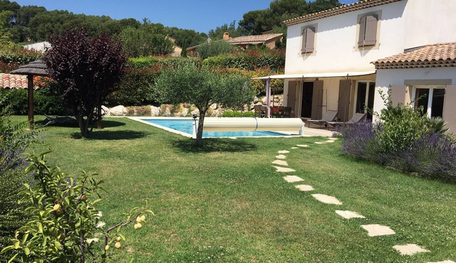 LUBERON LARGE PROVENCAL VILLA FOR 10 PEOPLE WITH PRIVATE SWIMMING POOL