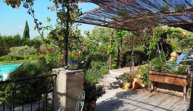 Luberon, superb villa in a quiet and natural setting, close to the village