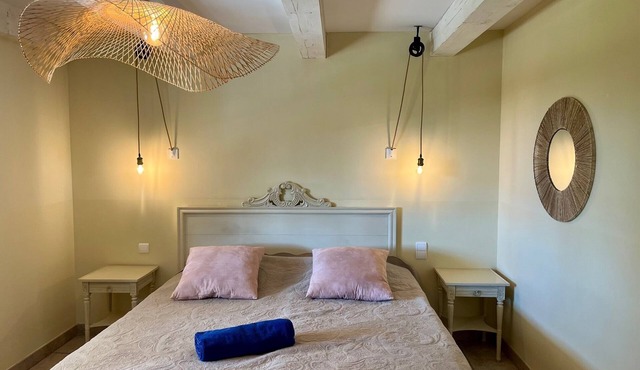 Luberon, villa with private pool near Forcalquier.