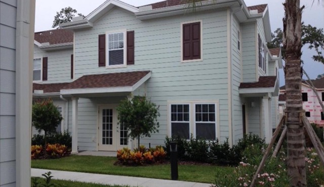 Lucaya, 4br, 3ba, 13’ to Disney Parks & Outlets. 3’ to Walmart, Publix and Aldi.