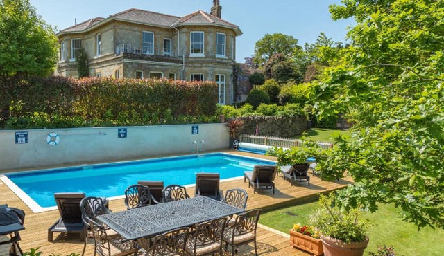 Luccombe Villa Holiday Apartments