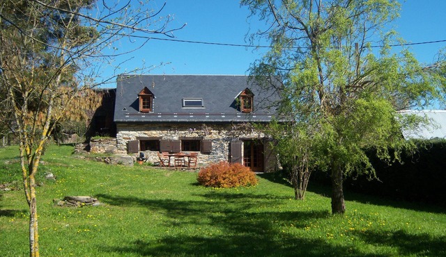 LUCHON 10mn away CHALET DE CHARME GRANGE 3* (charming chalet)
