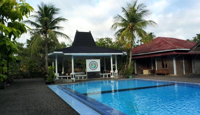 Lucia Cottages