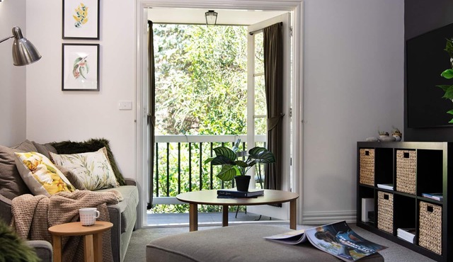 Lucini Cottage- wood fire and stunning bush views