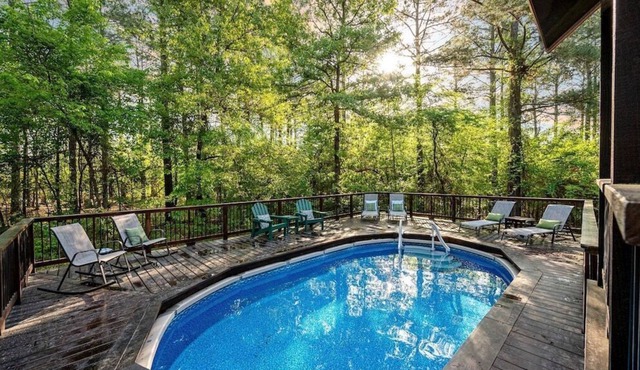 Luck of the Irish Cabin, 3 BR, 3 Bath, Private Pool, Pet Friendly