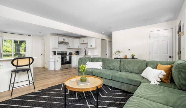 Lucks Landing - Comfy 3BR, 2BA Brick Home