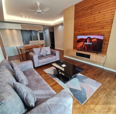 Lucky 7 Homestay - Utama Court