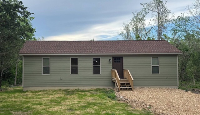 Lucky Clover Cabin-Private Getaway 10 minutes from I-44 and Close to Floating