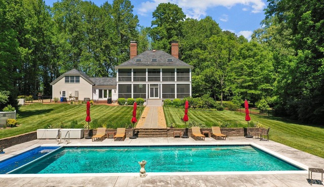 Lucky Dog River House - Luxury 4 Bedroom/4.5 Bath - Guest Suite, Pool & Dock