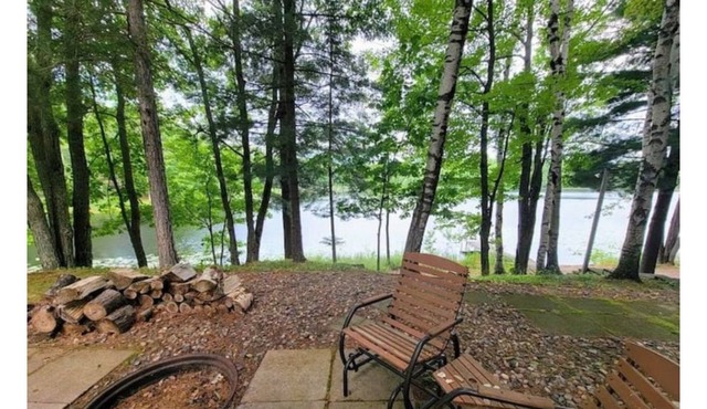 Lucky Duck Lodge on the Lake! Sleep up to 16!