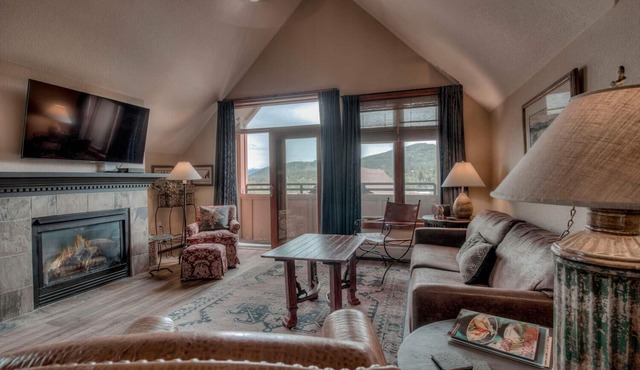 LUCKY LOCATION @ MAIN ST. STATION w/HEATED POOL & MAGICAL VIEWS~ BASE PEAK 9