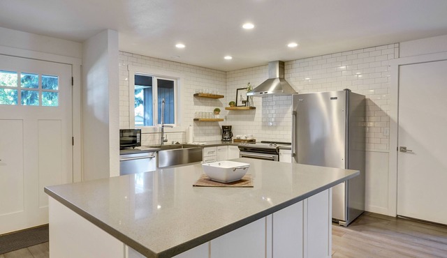 Lucky Peak Lake Getaway | Hottub | Bike | PingPong