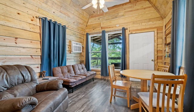 Lucky's Canoe & Kayak Cabin #1 - Caddo River Access!