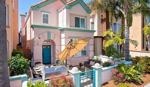 Lucy's Beach House,