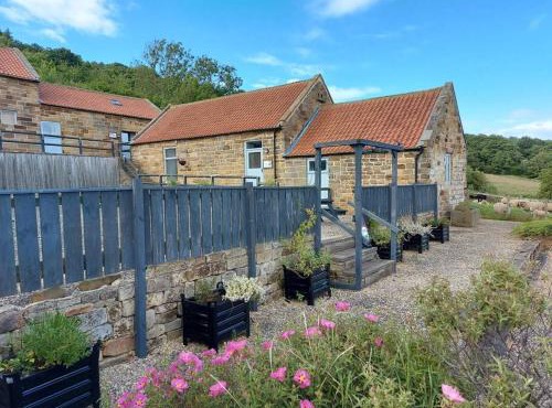 Luddie's Country Cottages - Poppy Cottage