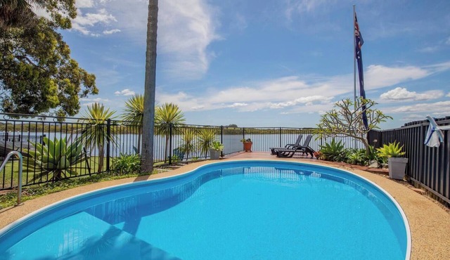 Ludford Lakefront and Beachside Retreat for Groups