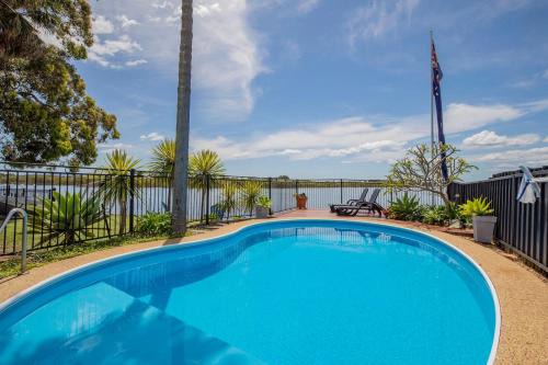 Ludford Lakefront & Beachside Retreat for Groups