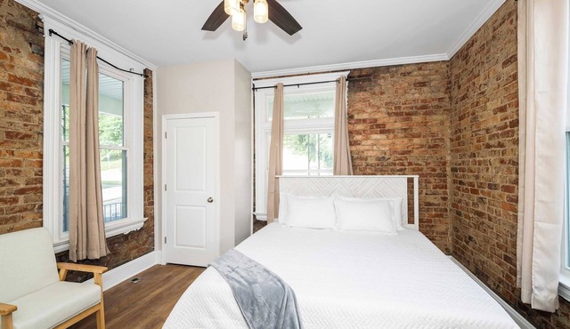 Ludlow Lodge w/City Views