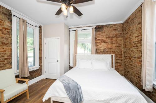 Ludlow Lodge with City Views