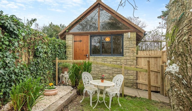 Lugger Lodge - One Bedroom House, Sleeps 2