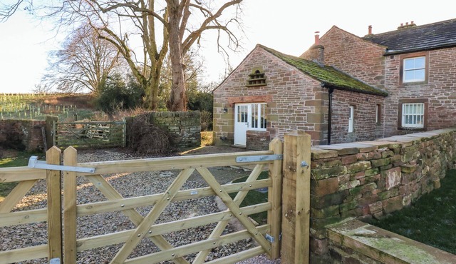 LUHAM COTTAGE, pet friendly, with open fire in Langwathby