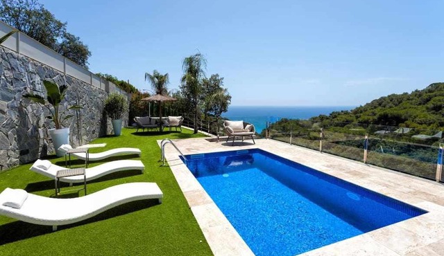Lujo con piscina climatizada,jacuzzi,playa privada