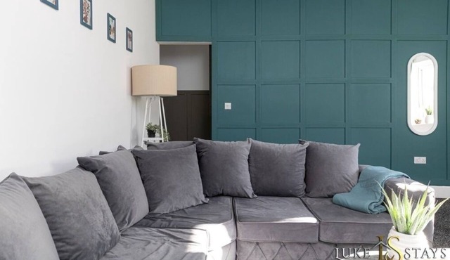 Luke Stays - Frederick Street