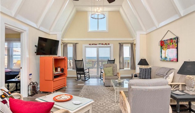 Lukes Hideaway by Oak Island Accommodations
