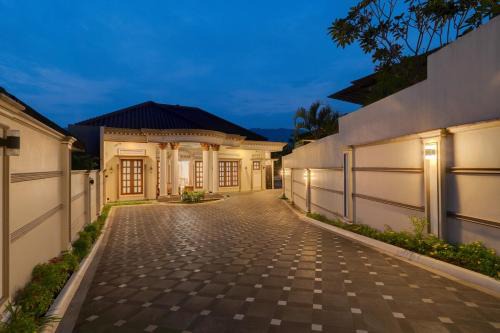 Lulu Luxury New 5br Villa Private Family Gathering at Puncak Bogor