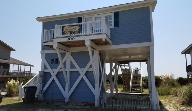 'Lulu Rose" - Oceanfront Home w/Hot Tub, 2 Bedrooms/2 Bathrooms