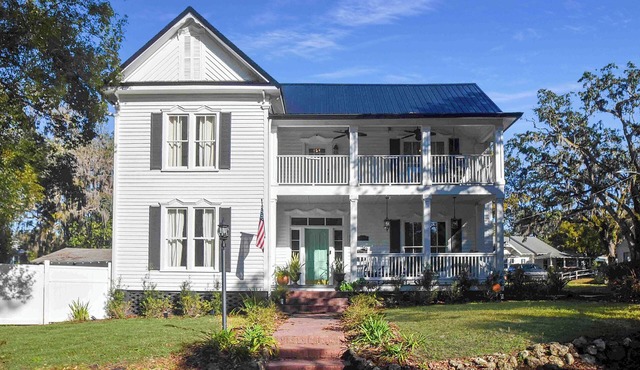 LULU Street Retreat-Historic Home in Brooksvillen12 miles from Cabot Farms Golf