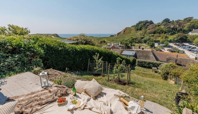 Lulwind - walking distance to Lulworth Cove