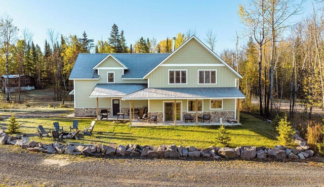 Lumberjack Lodge - Modern waterfront home with breathtaking Crane Lake sunsets