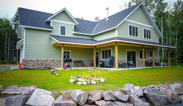 Lumberjack Lodge on Crane Lake