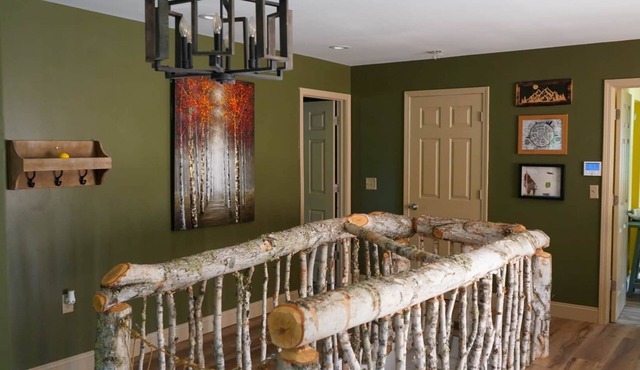 Lumberjack Luxury Lair | 2BR 3 Bd Steam Shower Hot Tub