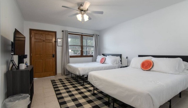 LumberJill Lodge #1 | Double Queen Room